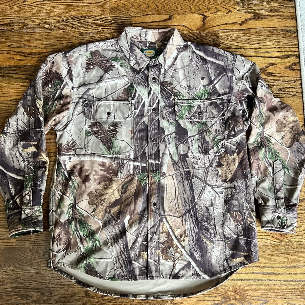 Cabela’s RealTree button down shirt. Size L